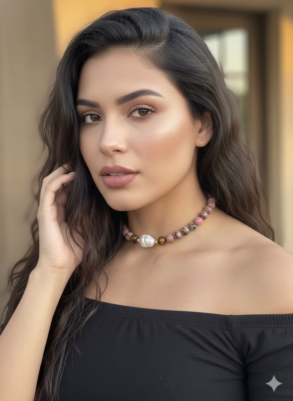 Rhodonite & Peatl Choker
Handcrafted with natural Rhodonite beads, finished with a luminous freshwater pearl centerpiece. This necklace blends emotional healing, strength, and feminine elegance  perfect for everyday wear or special moments.

I